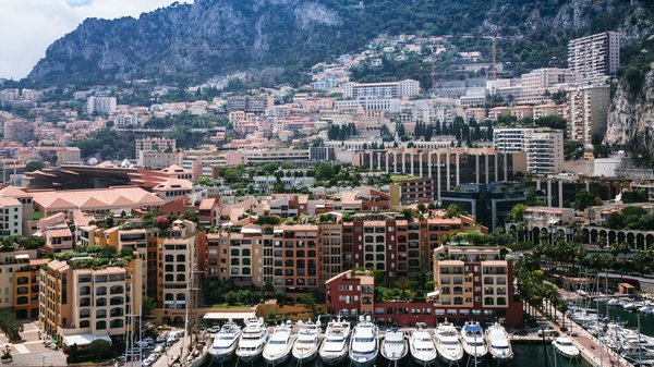 The role of estate agents in Monaco luxury transactions
