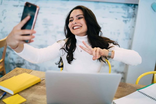 How to get help from chatbots to make videos ?